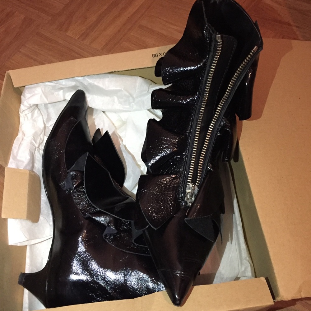 Zara Kitten heel black Booties